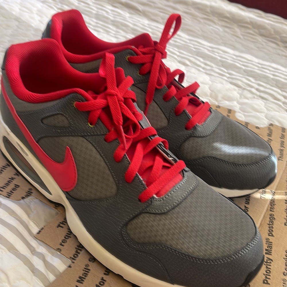 Mens Nike Air Max sneakers shoe size 15!